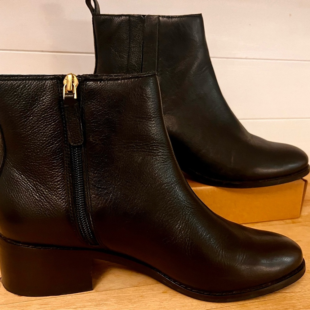Cole Haan Black Leather Ankle Boots - Women's size 8.5. Excellent condition.